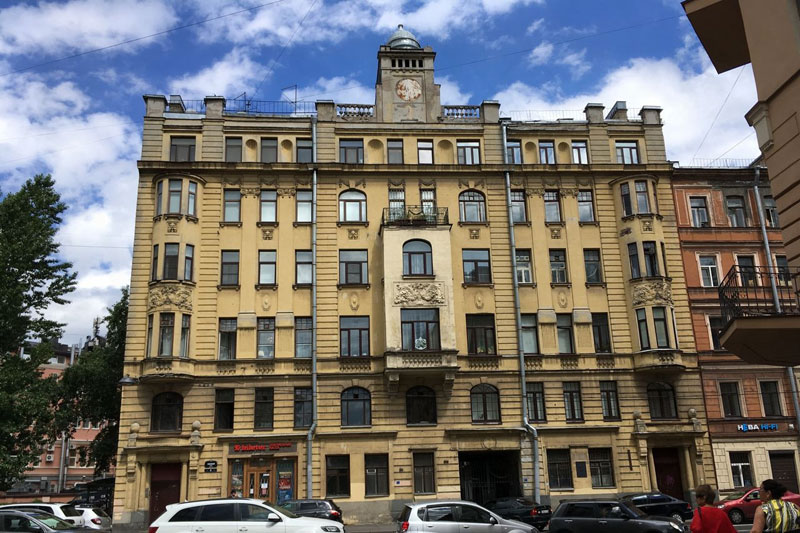 В этом петербургском доме по адресу ул. Конная, 8 жила одна из общин Александро-Невского братства