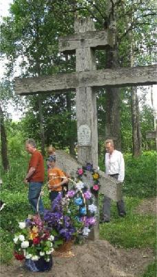 Могила Н.Н. Неплюева, руководителя Крестовоздвиженского трудового братства Могила Н.Н. Неплюева, руководителя Крестовоздвиженского трудового братства