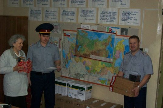Представители СФИ передали книги в дар осужденным Представители СФИ передали книги в дар осужденным