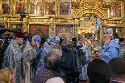 Патриарх Кирилл, архиеп. Григорий, прот. Всеволод Чаплин, свящ. Георгий Кочетков на литургии в Новодевичьем монастыре Патриарх Кирилл, архиеп. Григорий, прот. Всеволод Чаплин, свящ. Георгий Кочетков на литургии в Новодевичьем монастыре